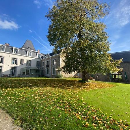 La Chambre Et Le Studio Du Chateau Du Golf De Bernalmont Liège Dış mekan fotoğraf