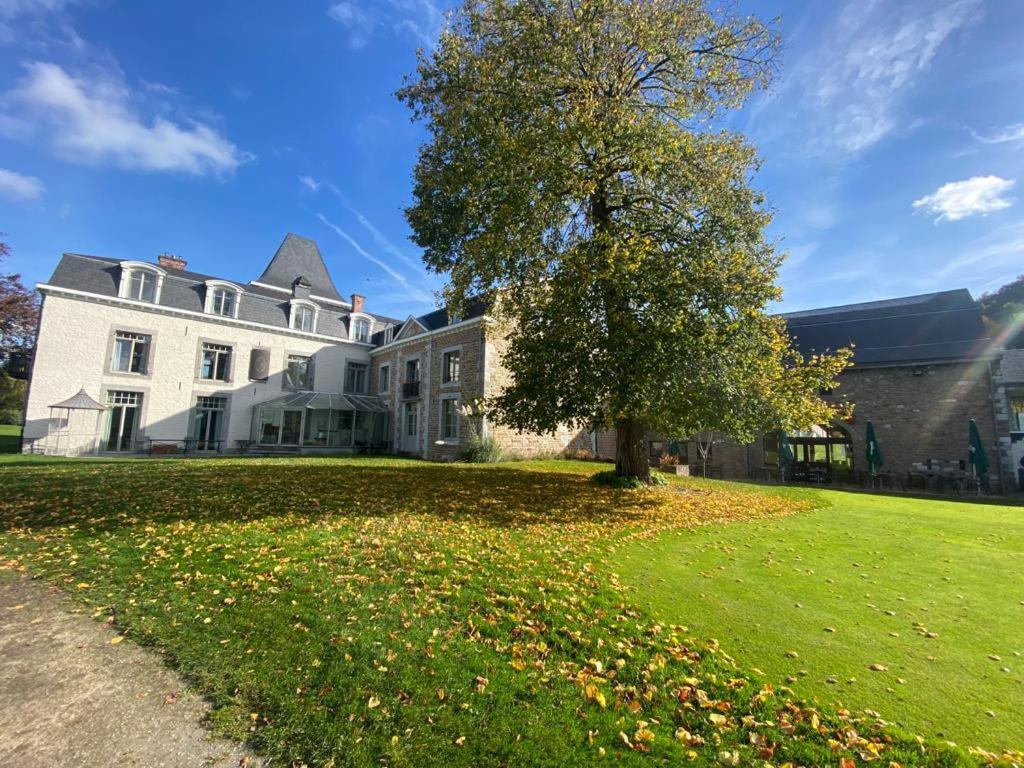 La Chambre Et Le Studio Du Chateau Du Golf De Bernalmont Liège Dış mekan fotoğraf