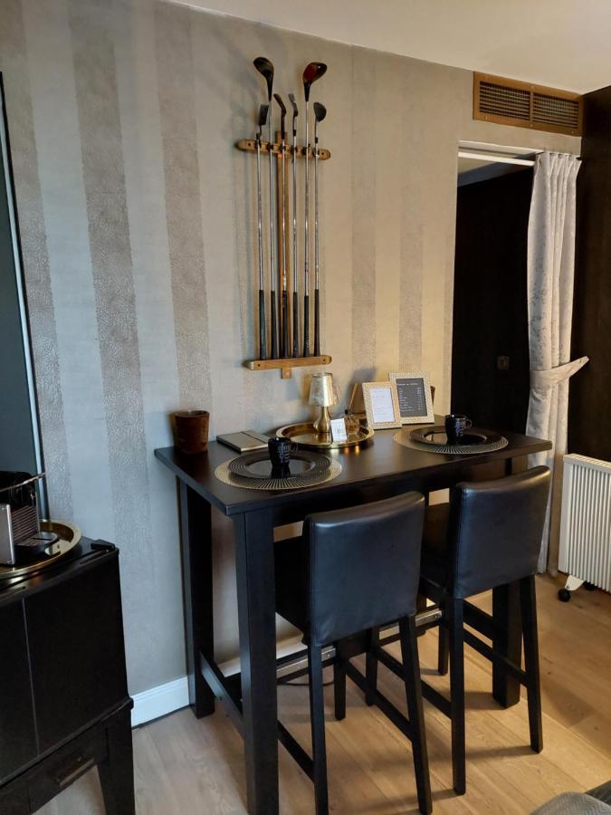 La Chambre Et Le Studio Du Chateau Du Golf De Bernalmont Liège Dış mekan fotoğraf